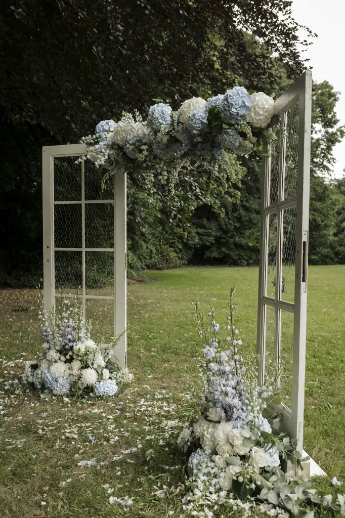 Arche à portes  fleurie.webp