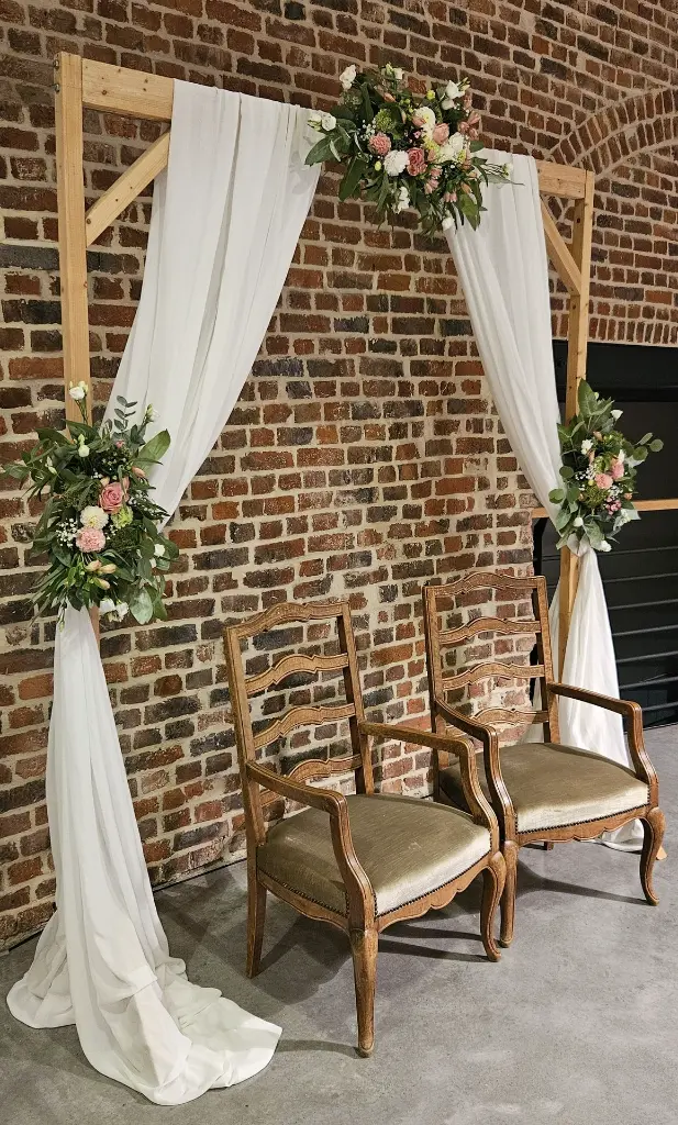 Arche en pin et drapé 2.webp