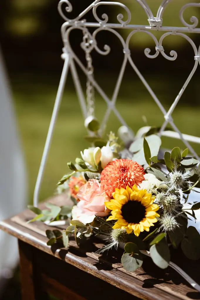 Pupitre en bois lutrin blanc cérémonie 2.webp