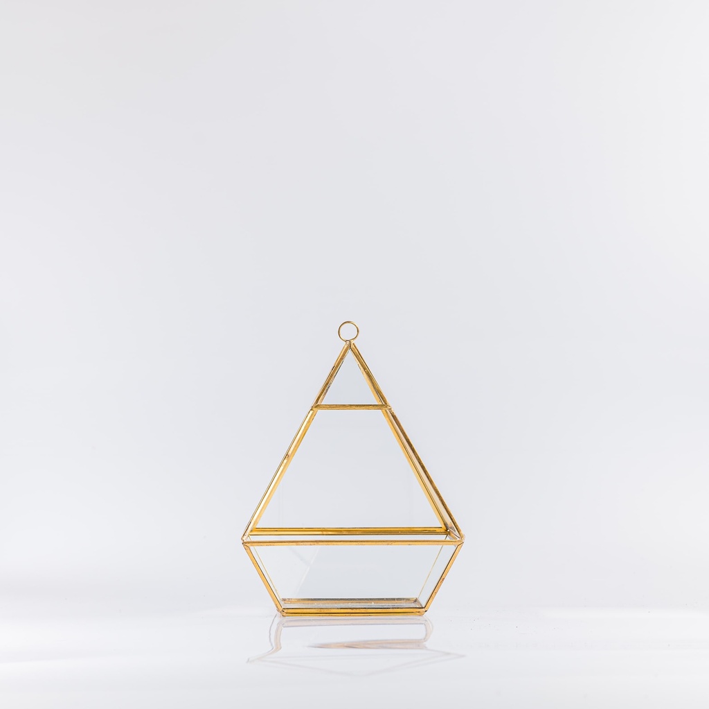 Location Pyramide en verre et métal doré