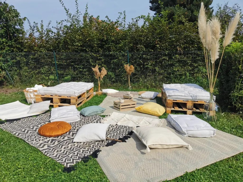 Location Coin lounge 1 pouf en palettes