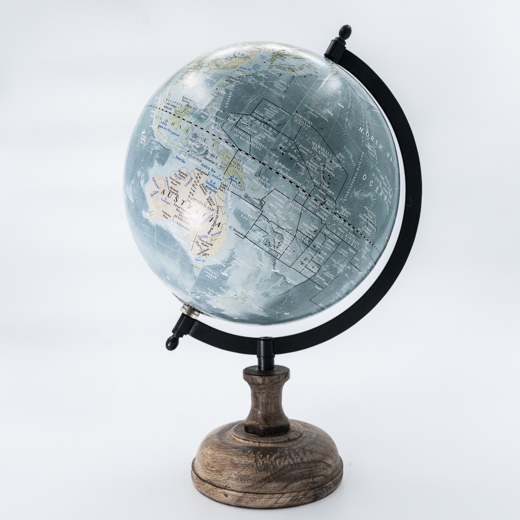 Location Globe sur socle en bois