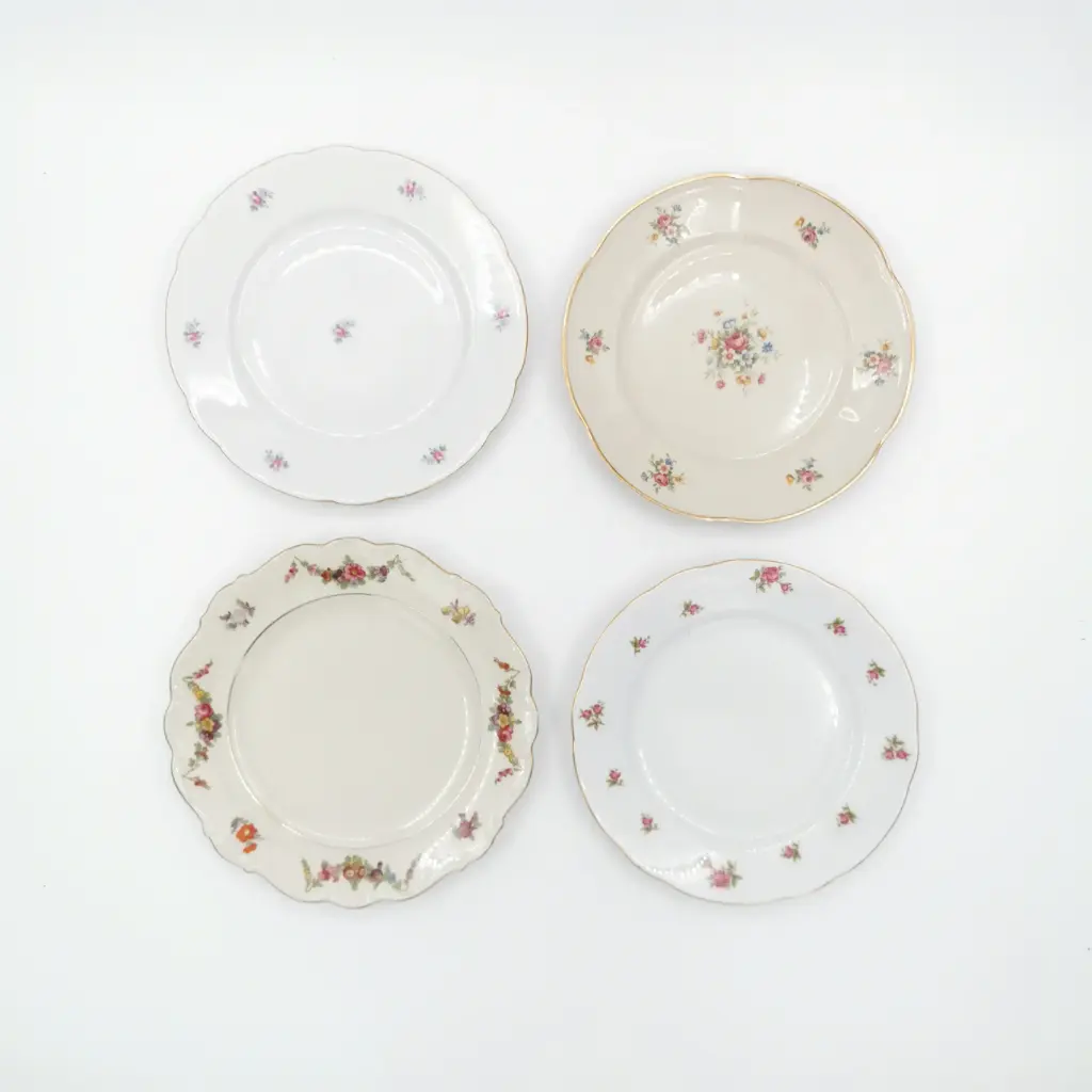 Location Assiette à dessert fleurie dépareillée (motifs variables)