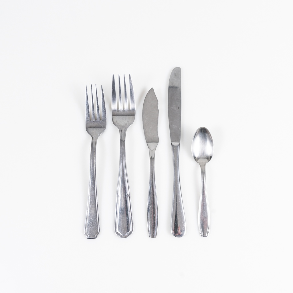 Location Couverts dépareillés en métal argenté vintage (sur demande)