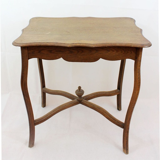 [A057] Location Petite table en bois vintage