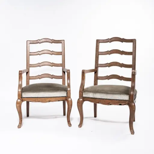 [A126] Location Duo chaises anciennes bois et velours vert