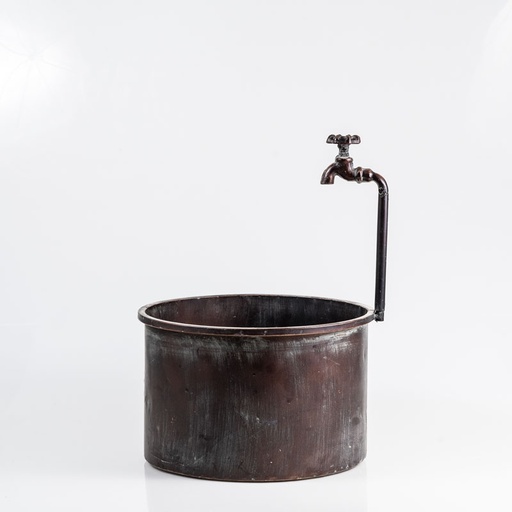 [D121] Location Seau et robinet en métal foncé