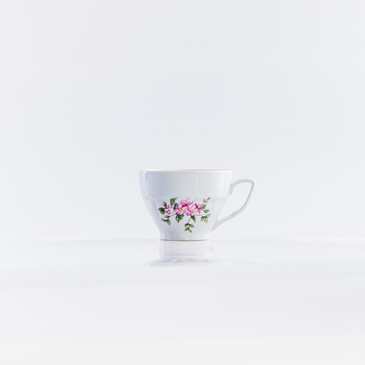 [S021] Location Tasse à café fleurie dépareillée (motifs variables)